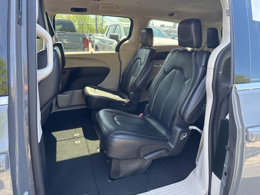 Used 2023 Gray Clearcoat Chrysler Touring L image 8