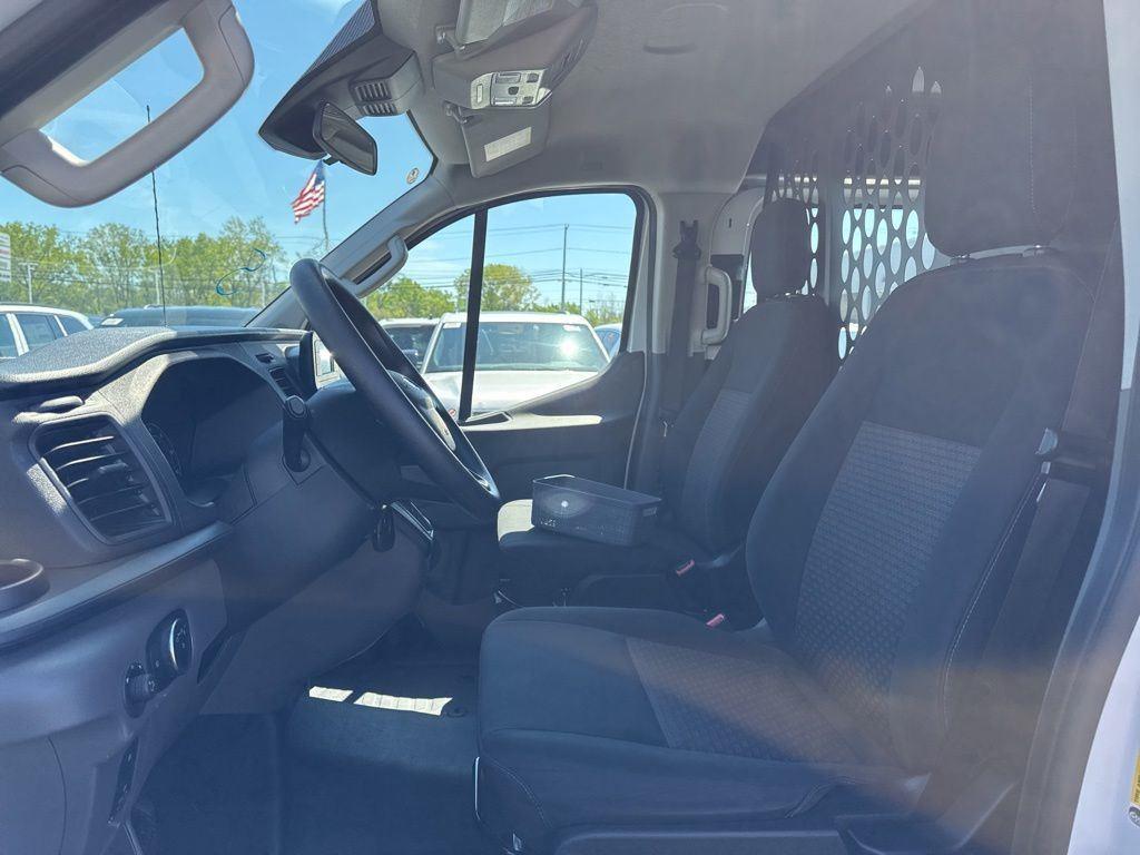 Used 2025 Oxford White Ford Base image 2