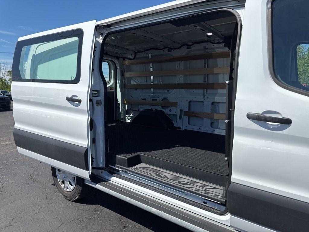 Used 2025 Oxford White Ford Base image 7