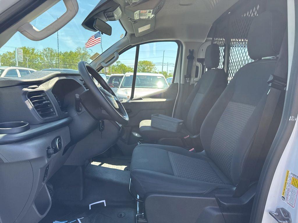 Used 2025 Oxford White Ford Base image 4