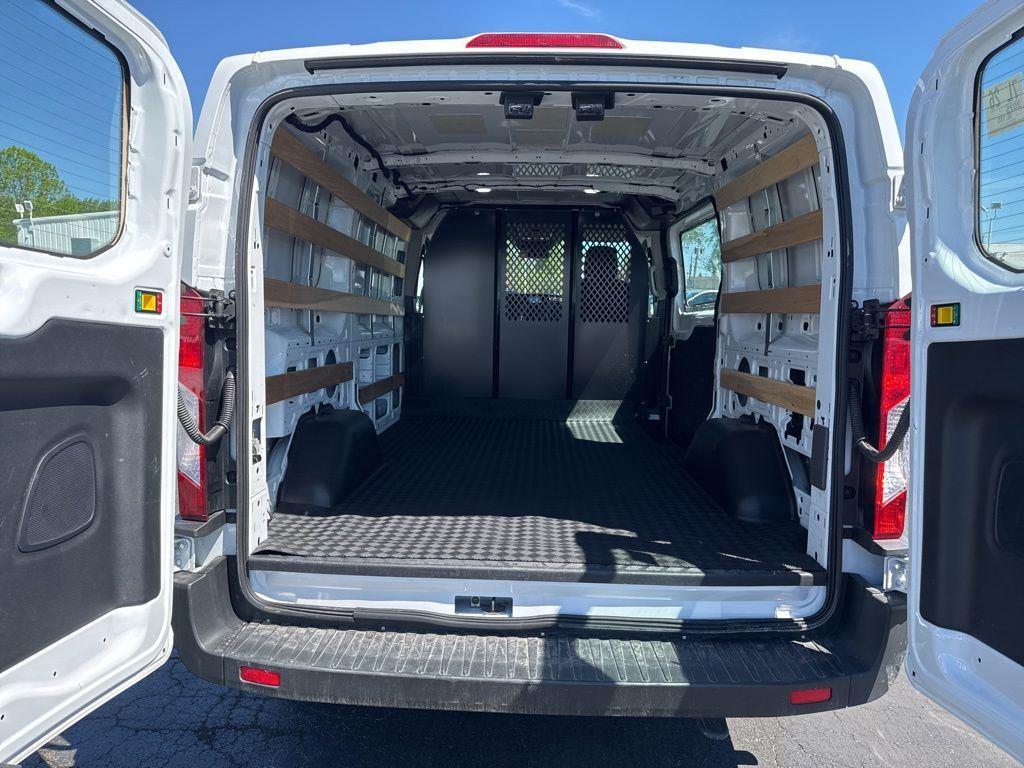 Used 2025 Oxford White Ford Base image 2