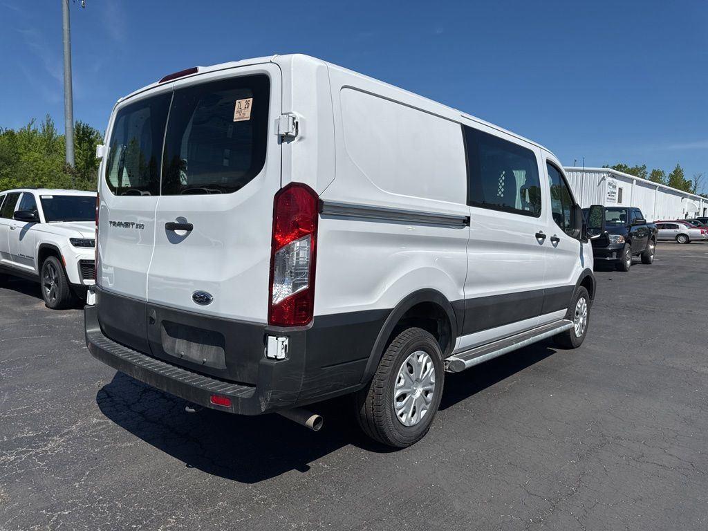 Used 2025 Oxford White Ford Base image 3