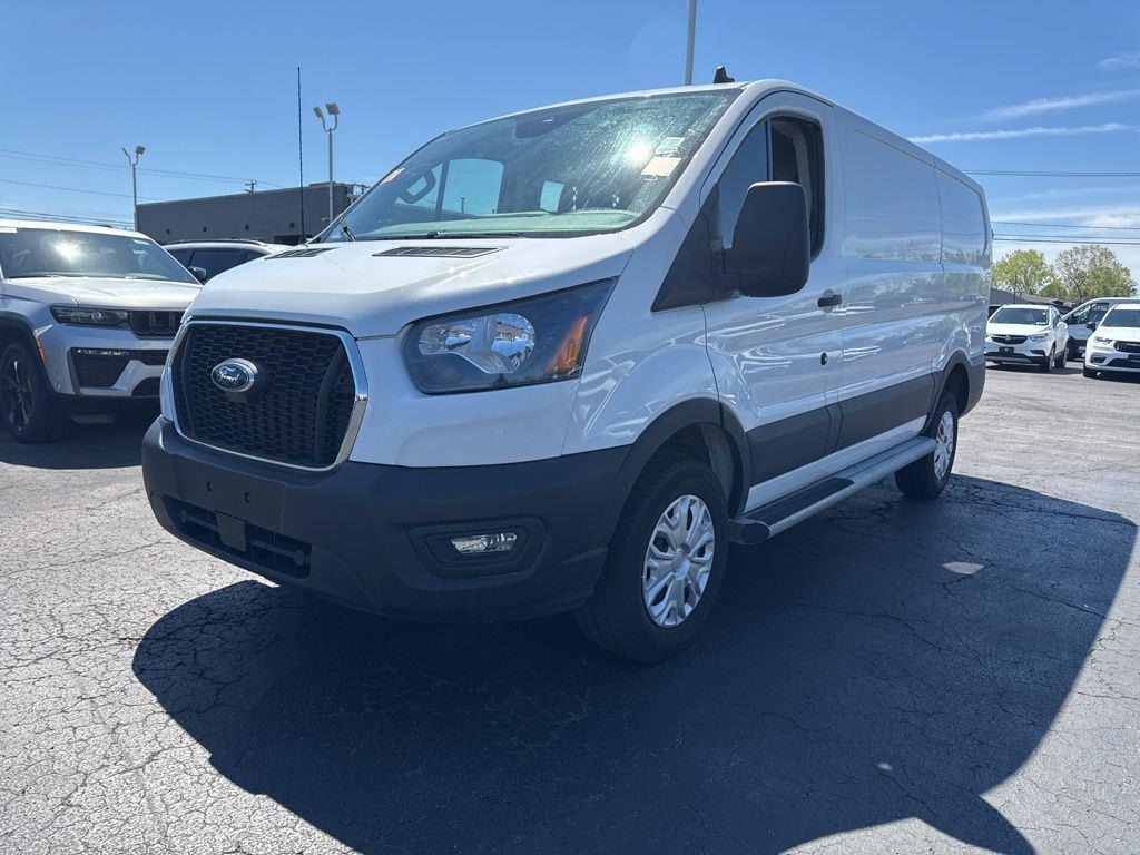 Used 2025 Oxford White Ford Base image 5