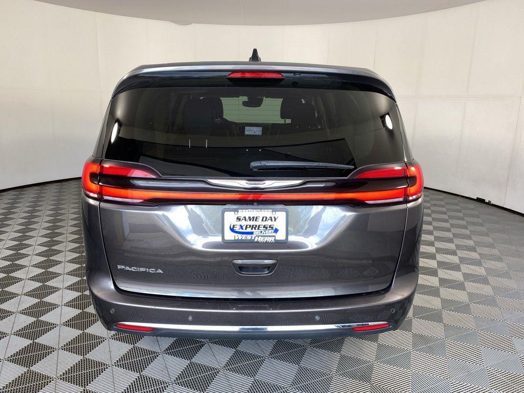 Used 2023 Crystal Metallic Chrysler Touring L image 17