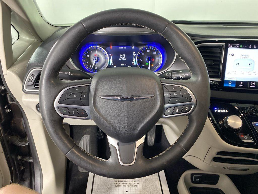 Used 2023 Crystal Metallic Chrysler Touring L image 21