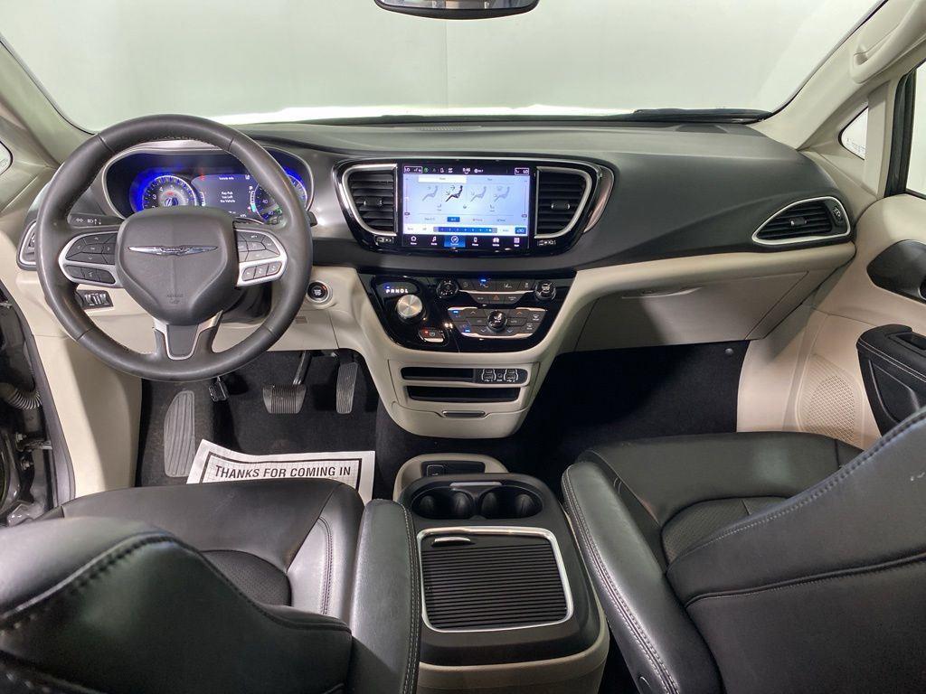 Used 2023 Crystal Metallic Chrysler Touring L image 29