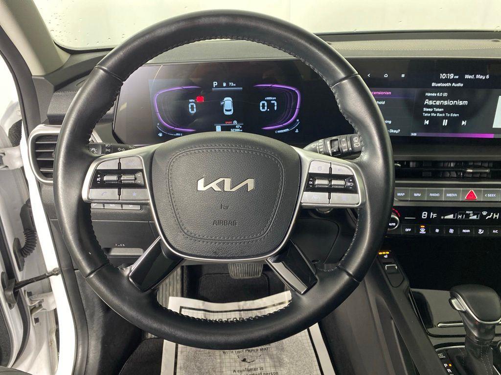 Used 2025 White Pearl Kia S image 20