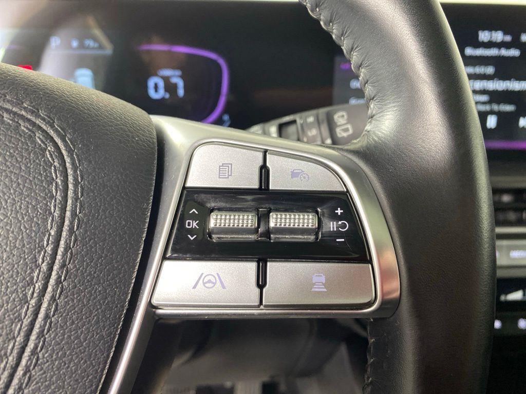 Used 2025 White Pearl Kia S image 22