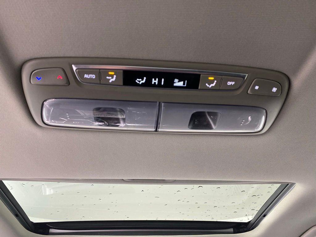 Used 2025 White Pearl Kia S image 29