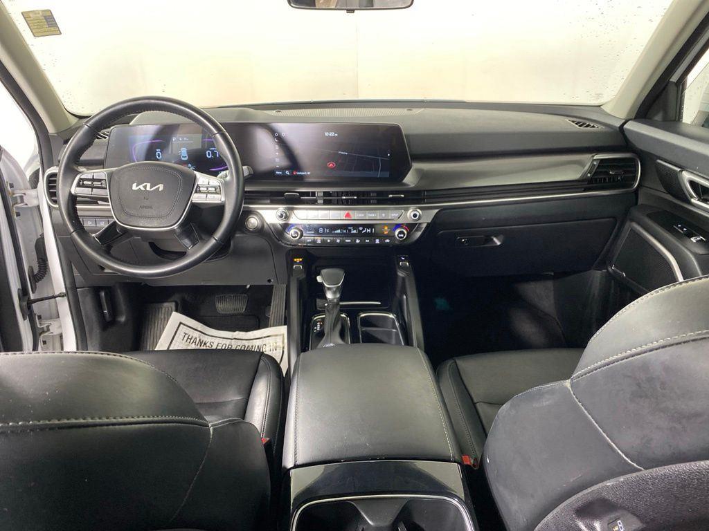 Used 2025 White Pearl Kia S image 30
