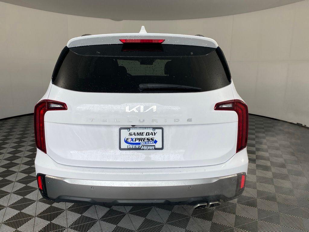 Used 2025 White Pearl Kia S image 17