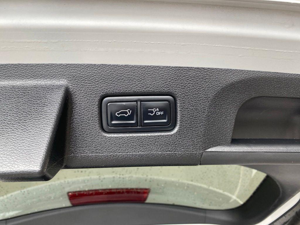 Used 2025 White Pearl Kia S image 16