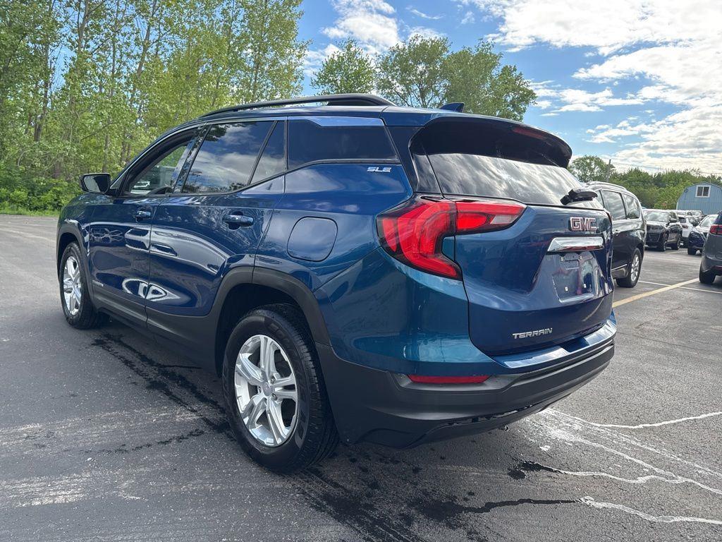 Used 2020 Emerald Metallic GMC SLE image 9