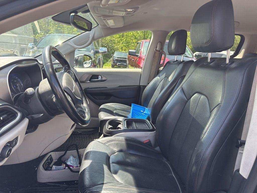 Used 2020 Crystal Metallic Chrysler Touring L image 2