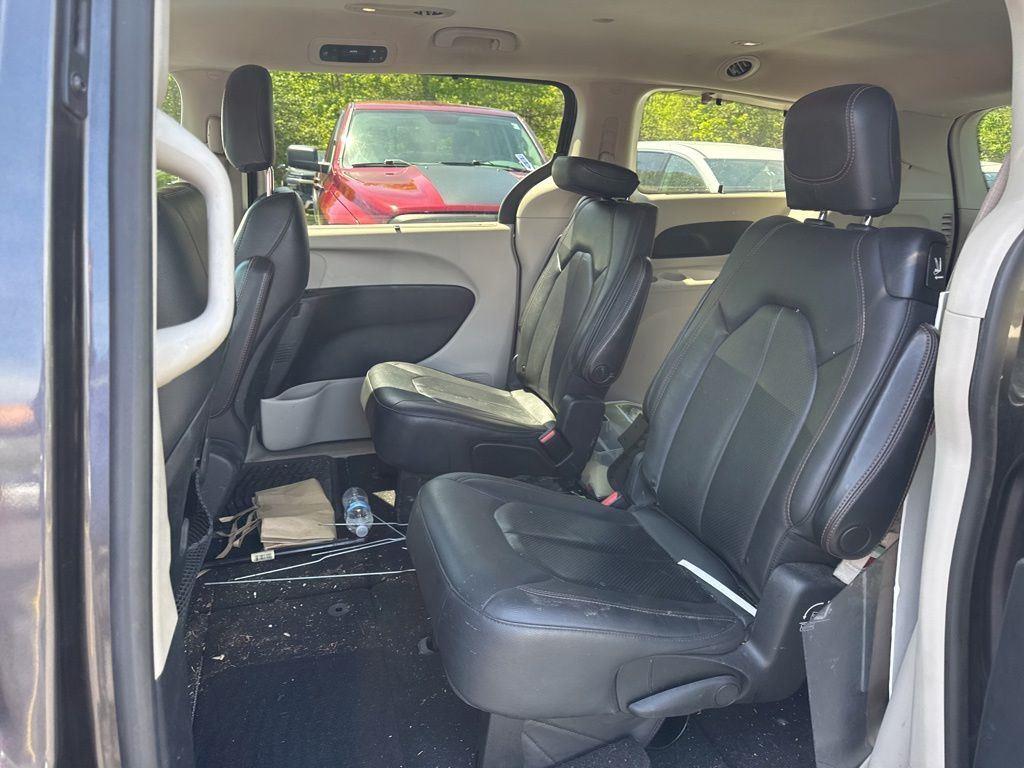 Used 2020 Crystal Metallic Chrysler Touring L image 4