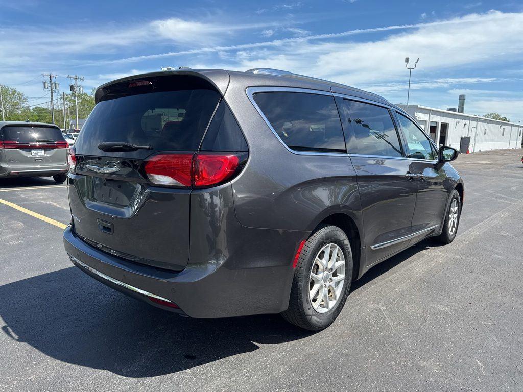 Used 2020 Crystal Metallic Chrysler Touring L image 6