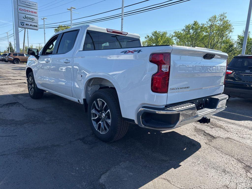 Used 2024 Summit White Chevrolet LT image 9