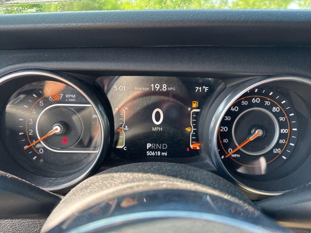 Used 2018 Bright White Clearcoat Jeep Unlimited Sahara image 4