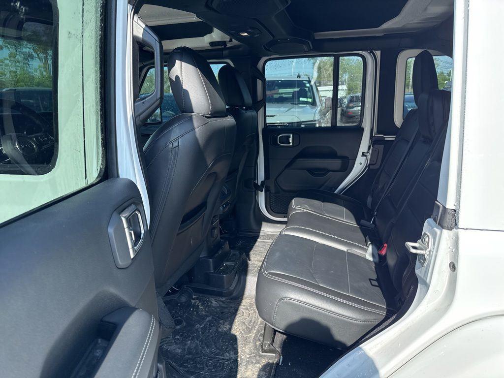 Used 2018 Bright White Clearcoat Jeep Unlimited Sahara image 8