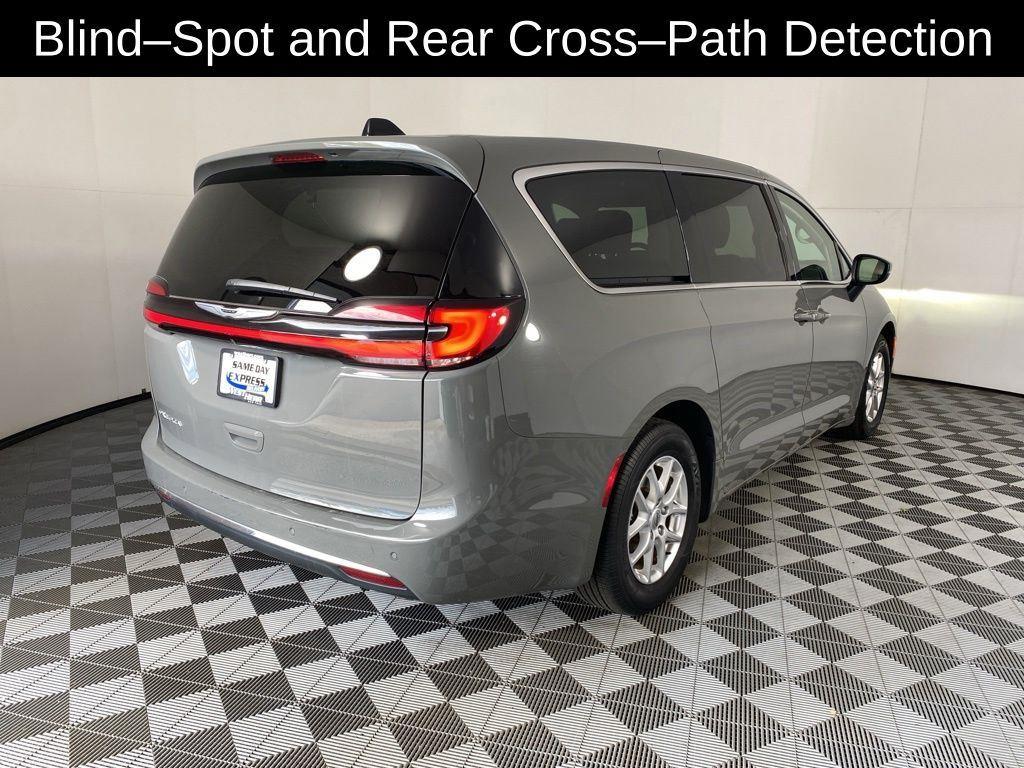 Used 2023 Gray Clearcoat Chrysler Touring L image 7
