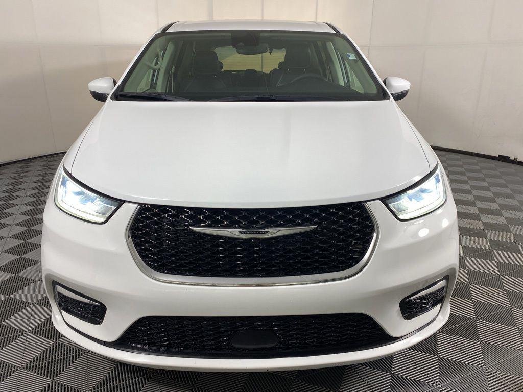 Used 2023 Bright White Clearcoat Chrysler Touring L image 9