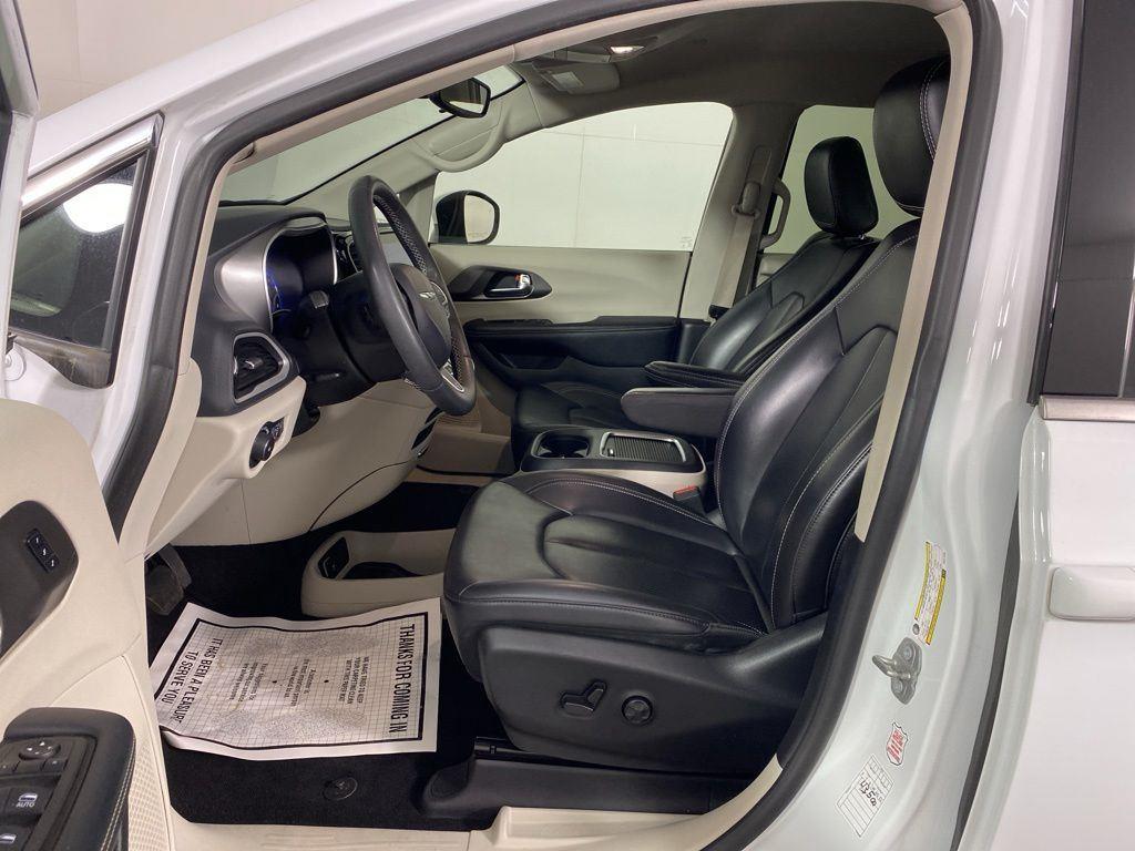 Used 2023 Bright White Clearcoat Chrysler Touring L image 10