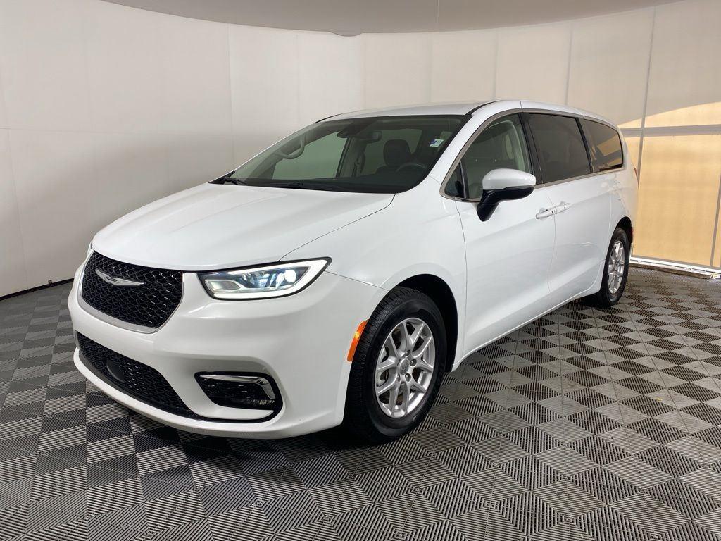 Used 2023 Bright White Clearcoat Chrysler Touring L image 13