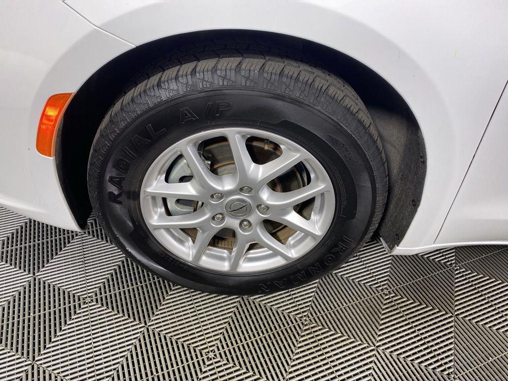 Used 2023 Bright White Clearcoat Chrysler Touring L image 14