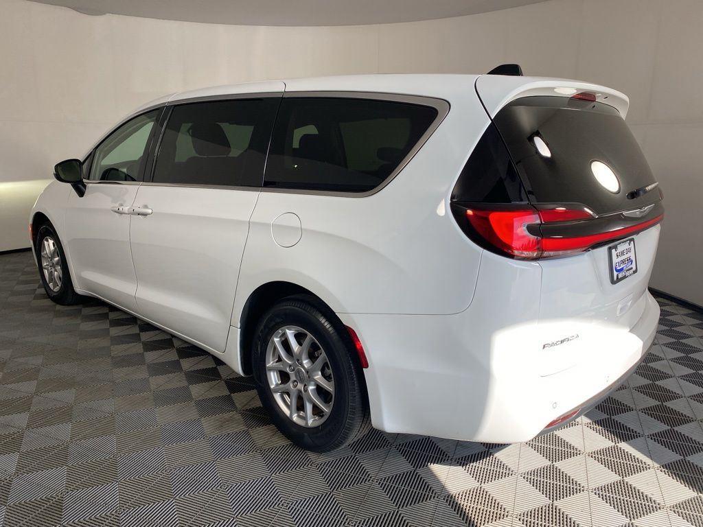 Used 2023 Bright White Clearcoat Chrysler Touring L image 16