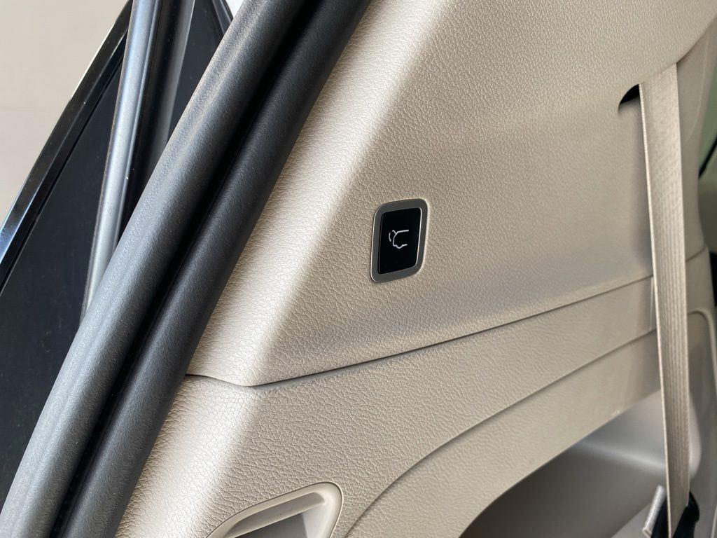 Used 2023 Bright White Clearcoat Chrysler Touring L image 17