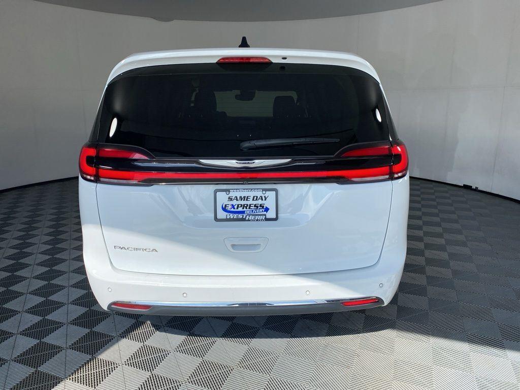 Used 2023 Bright White Clearcoat Chrysler Touring L image 18