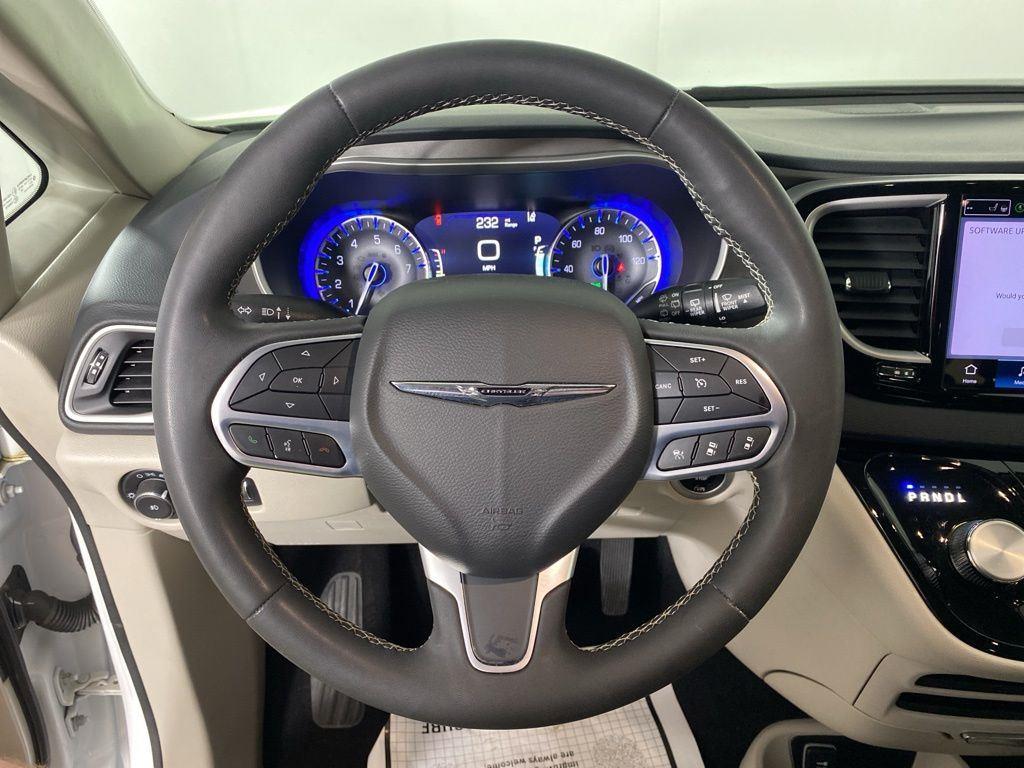 Used 2023 Bright White Clearcoat Chrysler Touring L image 21