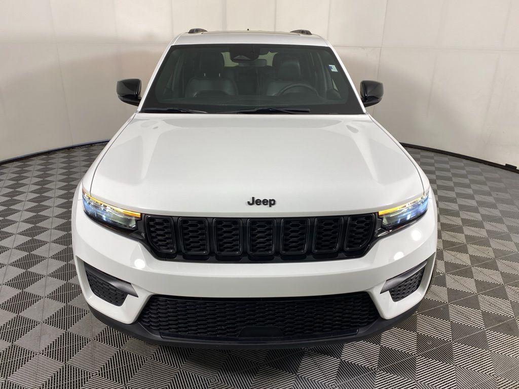 Used 2024 Bright White Clearcoat Jeep Altitude X image 9