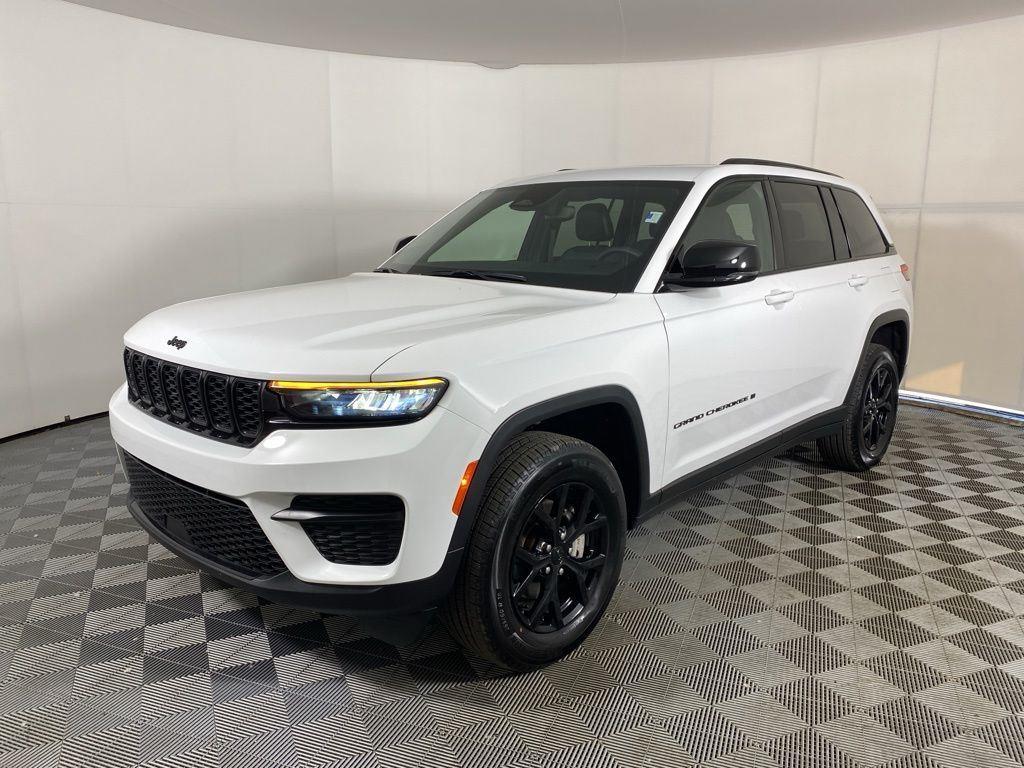 Used 2024 Bright White Clearcoat Jeep Altitude X image 12