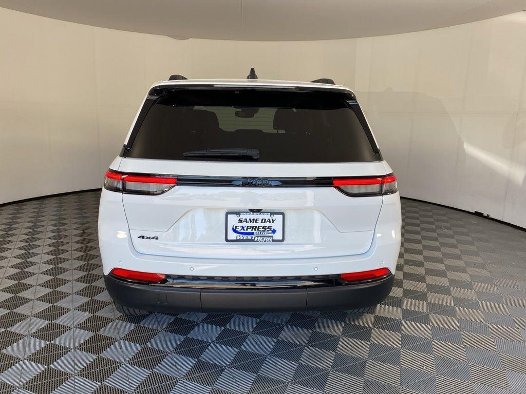 Used 2024 Bright White Clearcoat Jeep Altitude X image 18
