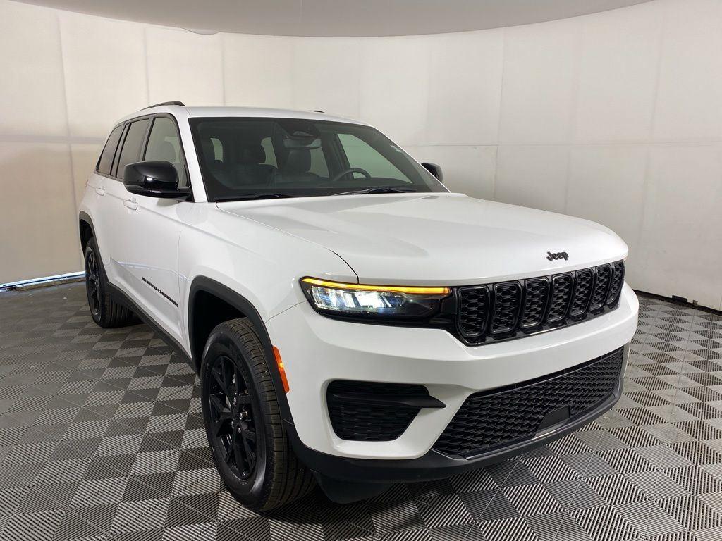 Used 2024 Bright White Clearcoat Jeep Altitude X image 20