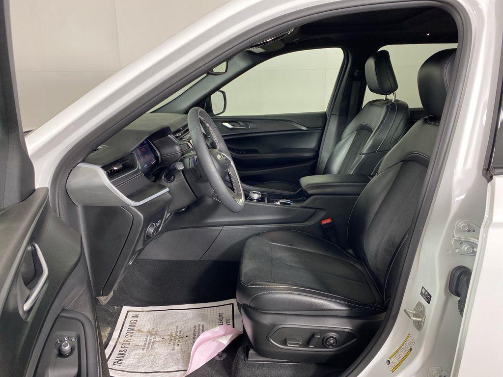 Used 2024 Bright White Clearcoat Jeep Altitude X image 10