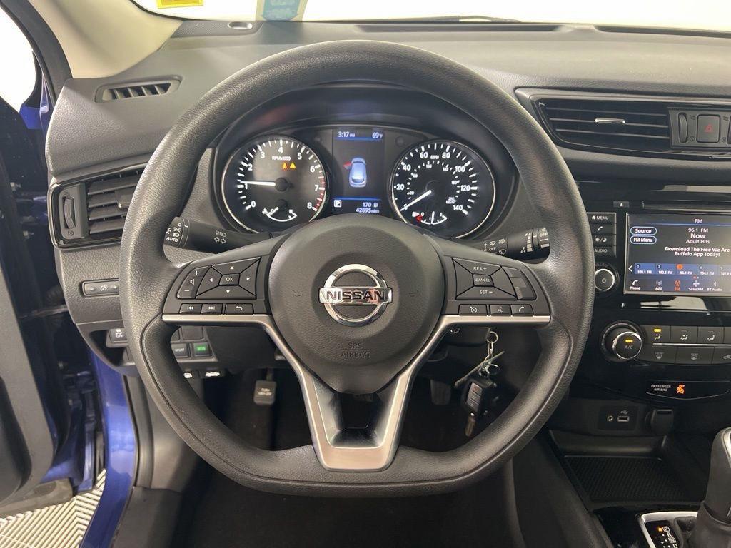 Used 2020 Caspian Blue Metallic Nissan S image 17
