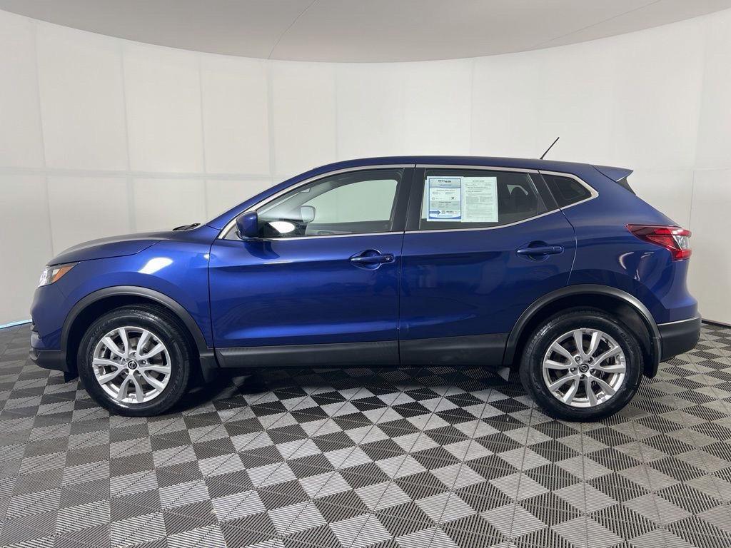 Used 2020 Caspian Blue Metallic Nissan S image 18