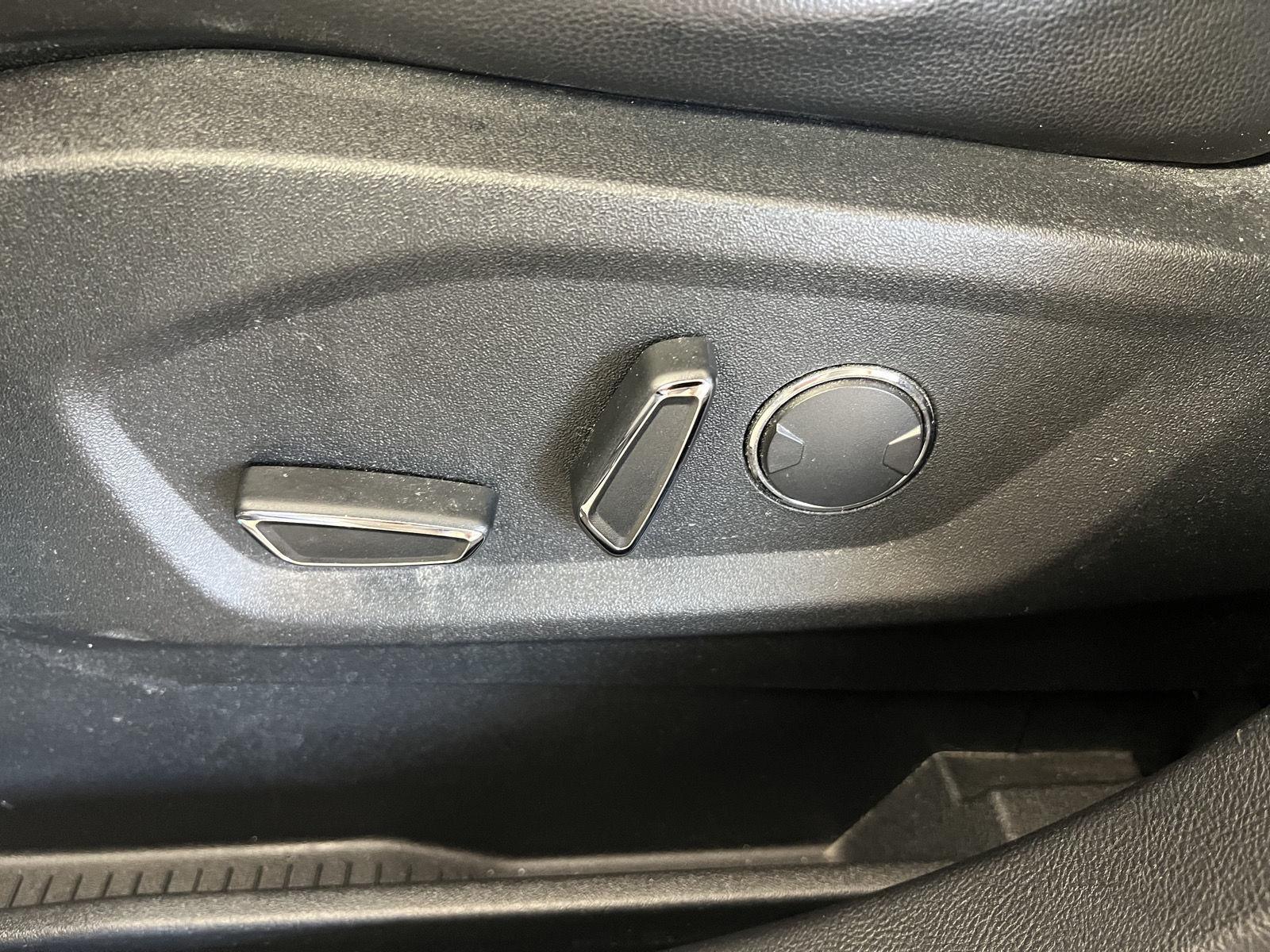 Used 2018 Shadow Black Ford Titanium image 12
