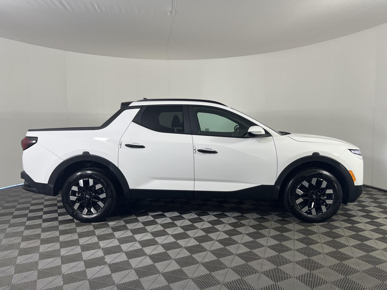 Certified Used 2025 Atlas White Hyundai SEL image 5