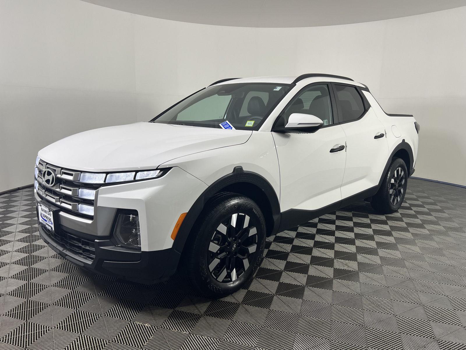 Certified Used 2025 Atlas White Hyundai SEL image 12