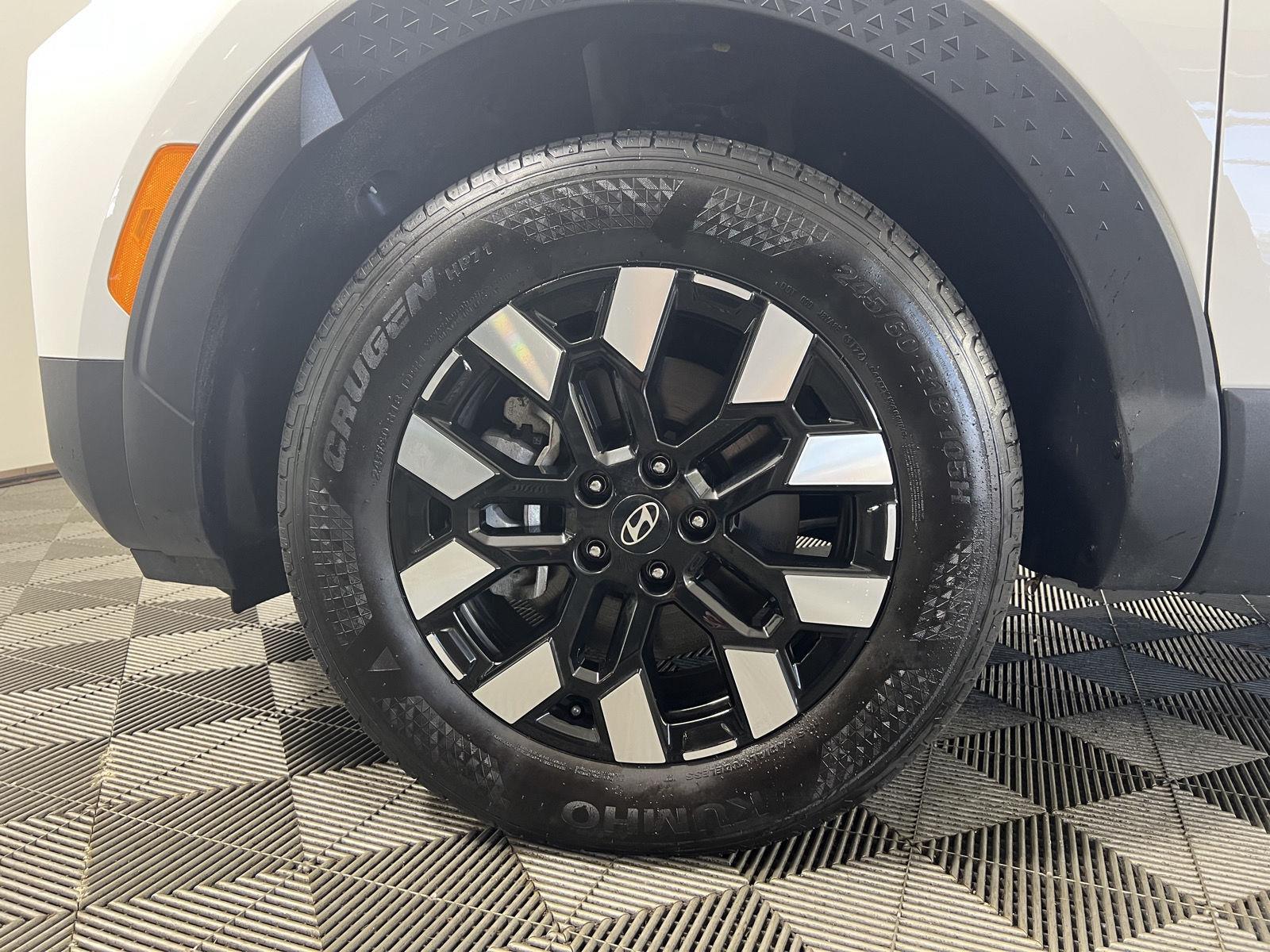 Certified Used 2025 Atlas White Hyundai SEL image 14