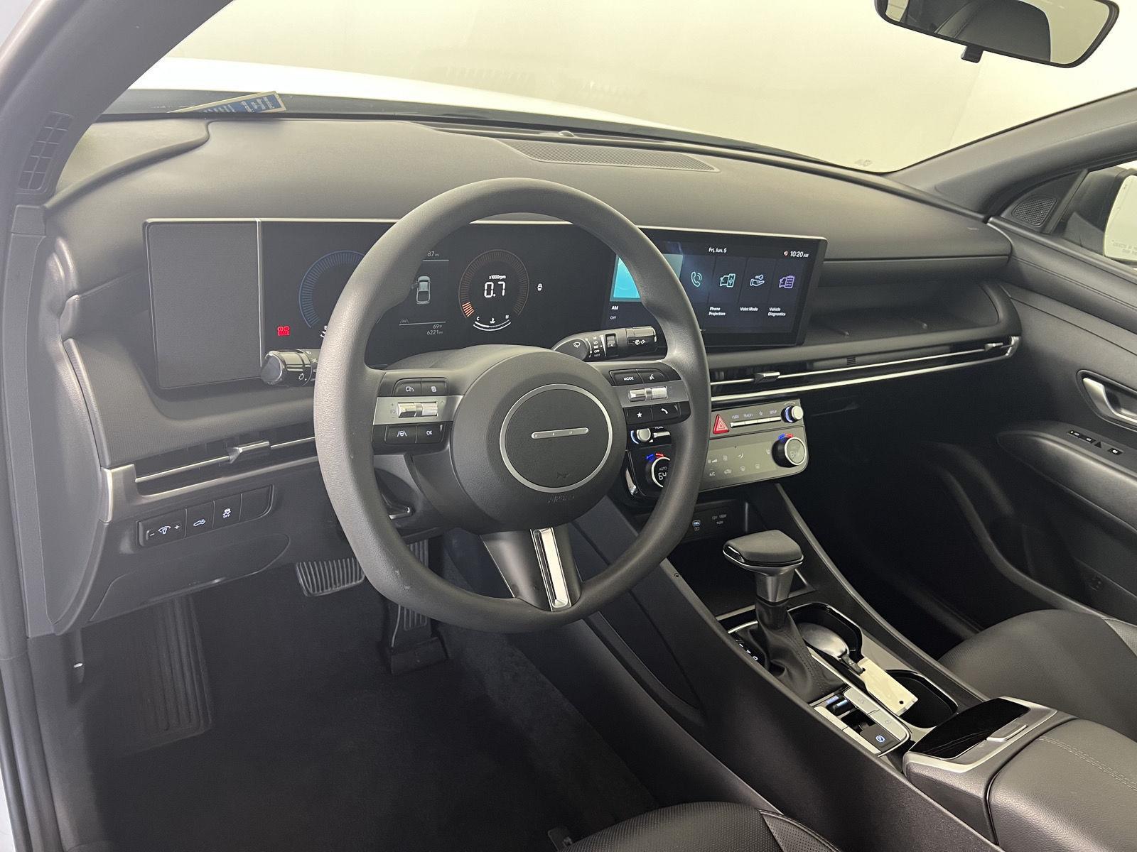 Certified Used 2025 Atlas White Hyundai SEL image 15