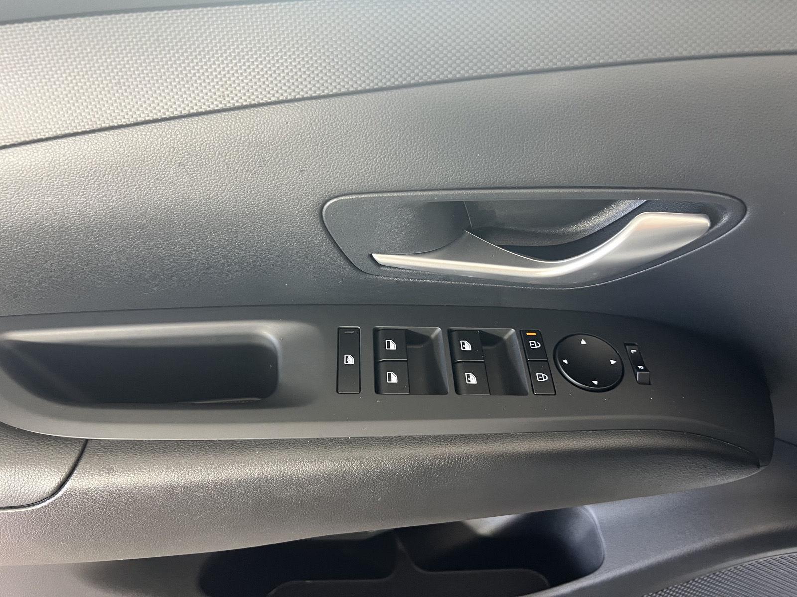 Certified Used 2025 Atlas White Hyundai SEL image 18