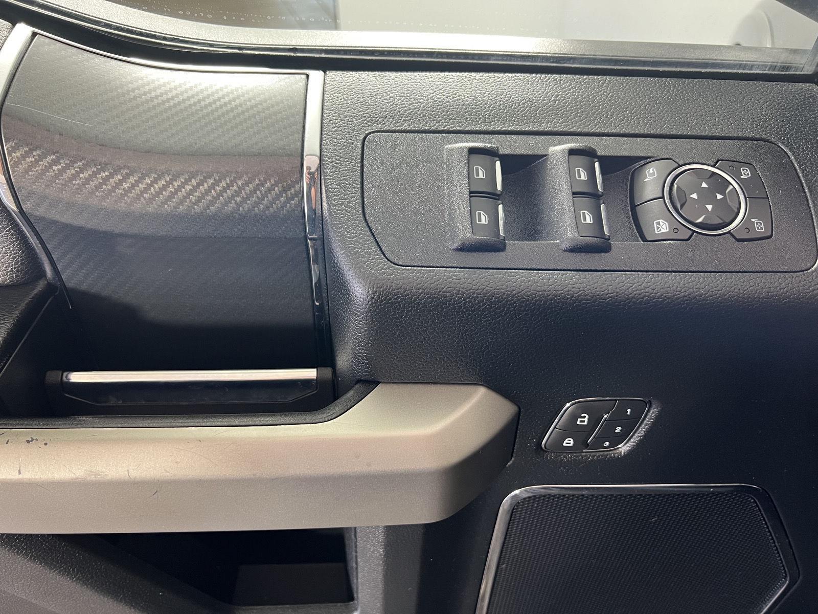 Used 2020 Agate Black Ford LARIAT image 13