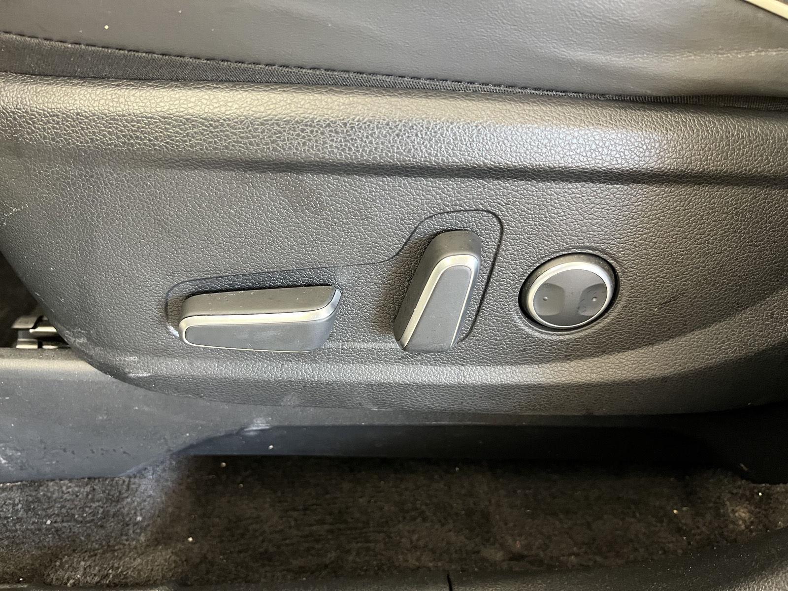 Certified Used 2024 Typhoon Silver Hyundai SEL 7P image 12
