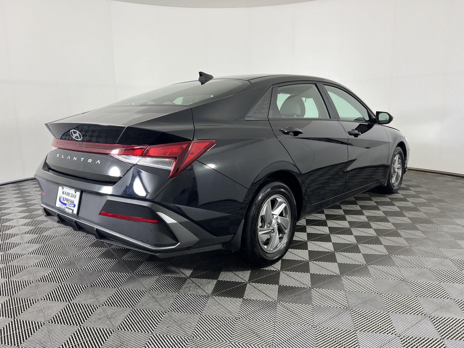 Certified Used 2024 Abyss Black Hyundai SE image 3