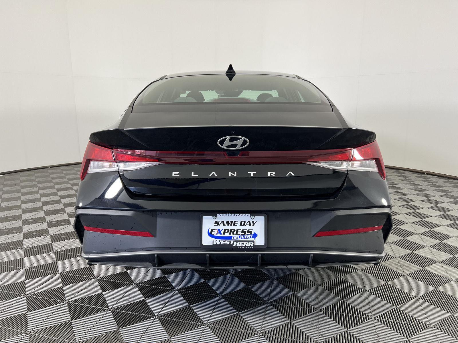 Certified Used 2024 Abyss Black Hyundai SE image 4