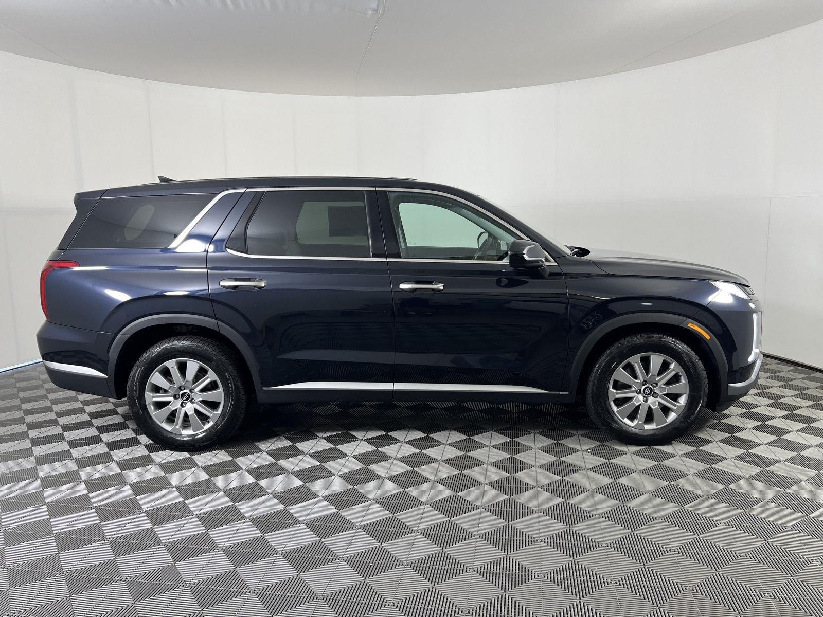 Certified Used 2023 Moonlight Cloud Hyundai SE image 2